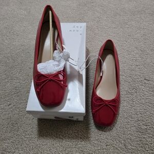 A. New Day Red Patent Finish Women Shoe Size 9.
